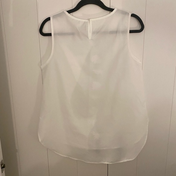 White daisy top - Picture 3 of 3